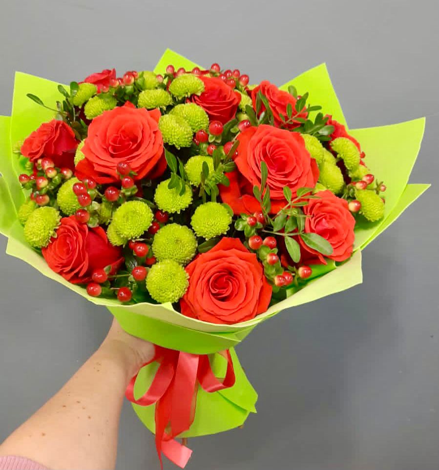 Букет цветов из: Хризантемы и Розы в Солигаличе