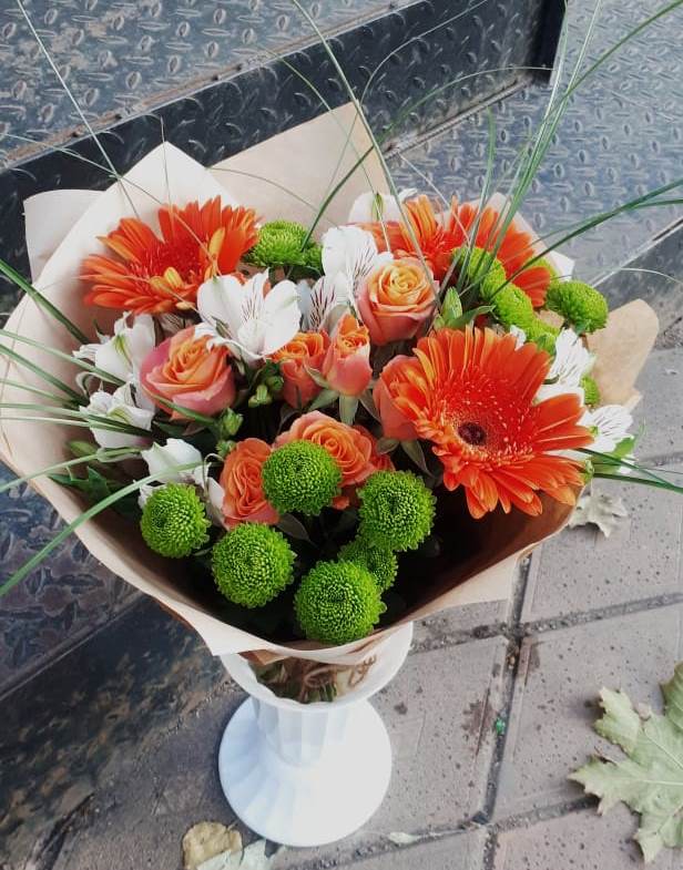 Букет цветов из: Герберы, Хризантемы, Альстромерии и Розы в Солигаличе