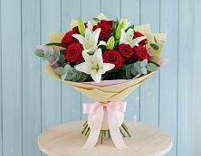 Букет цветов из:  Лилии и Розы в Солигаличе