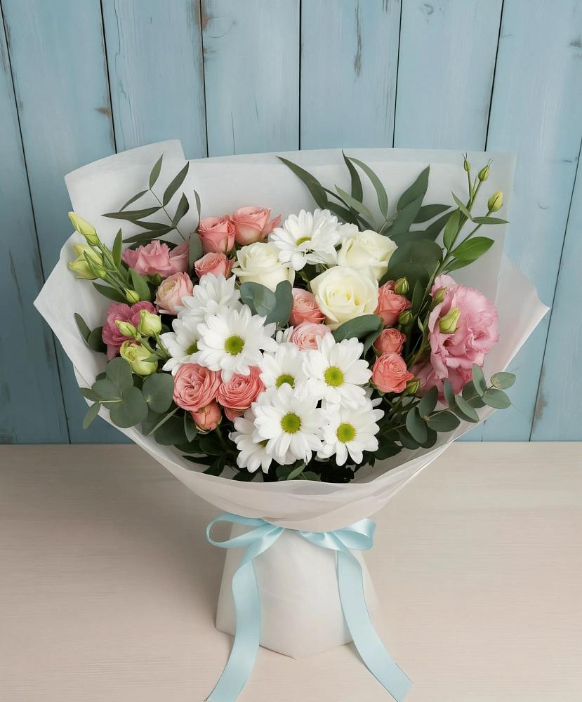 Букет цветов из: Розы, Лизиантусы и Хризантемы в Солигаличе