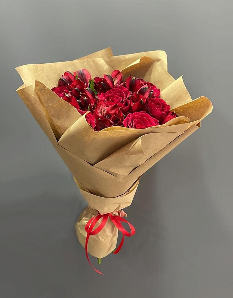 Букет цветов из: Альстромерии и Розы в Солигаличе