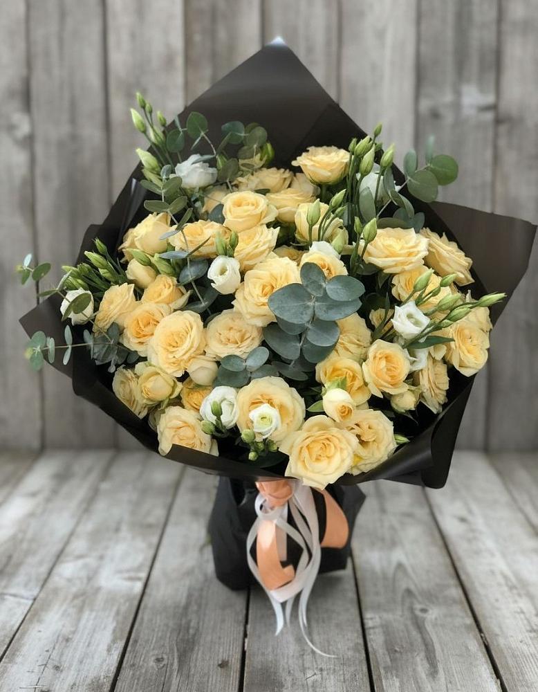 Букет цветов из: Розы и Лизиантусы в Солигаличе