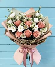 Букет цветов из:  Розы, Альстромерии и Лизиантусы в Солигаличе