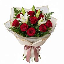 Букет цветов из:  Лилии и Розы в Солигаличе