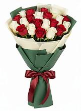 Букет Микс из красных и белых роз в Солигаличе