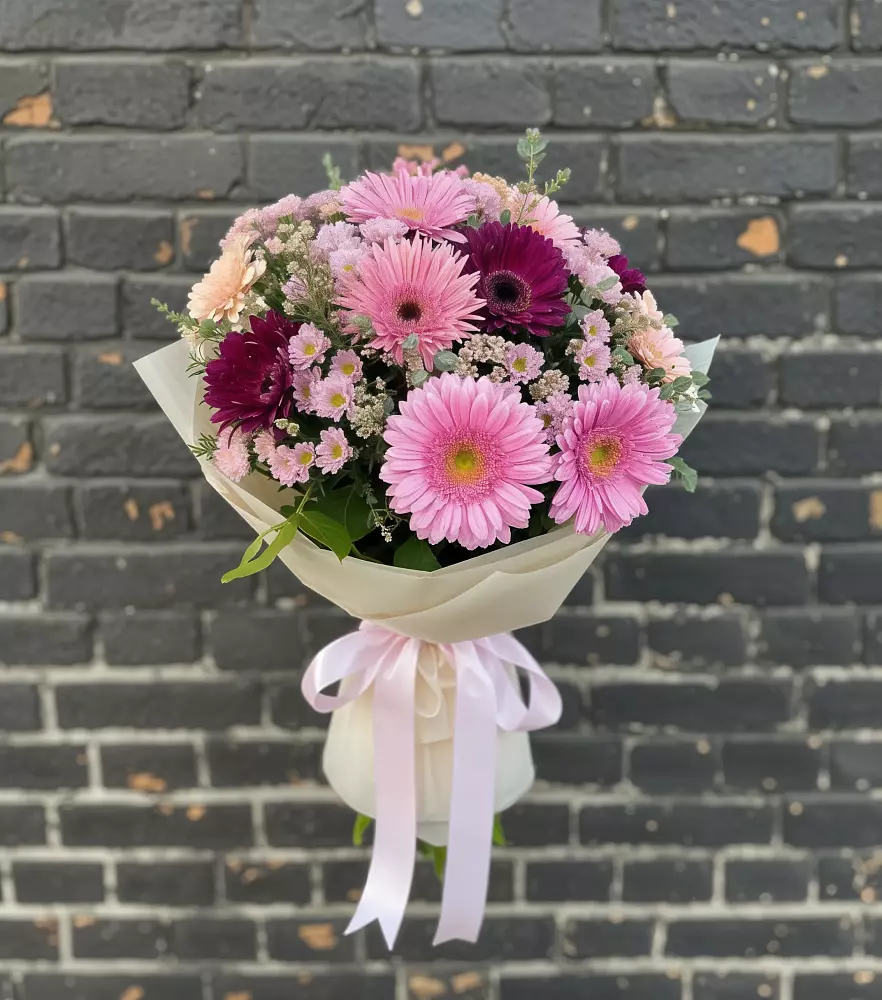 Букет цветов из: Герберы и Хризантемы в Солигаличе