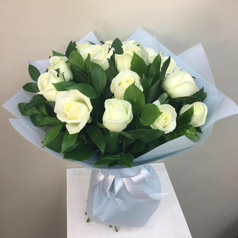 Букет 15 Белых роз Проуд в Солигаличе