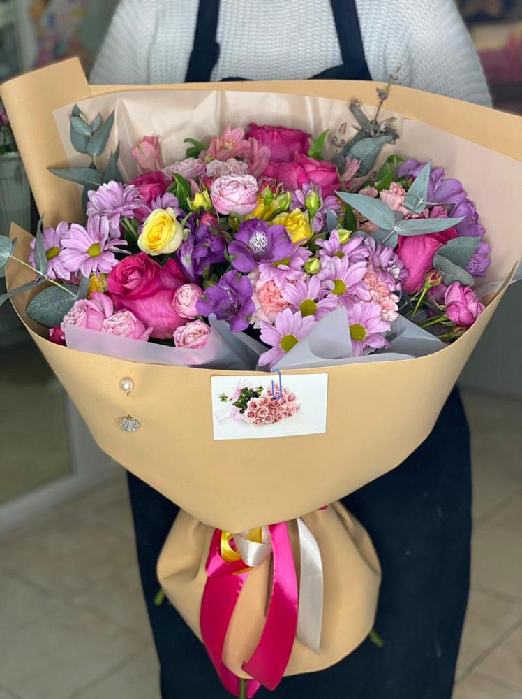 Букет цветов из: Хризантемы, Гвоздики и Альстромерии в Солигаличе