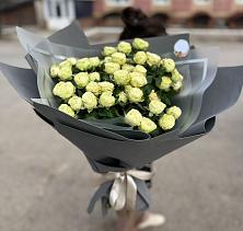 Букет Белые кустовые розы Солинеро в Солигаличе