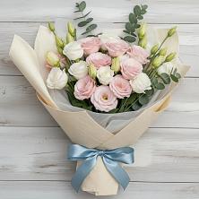 Букет цветов из:  Лизиантусы в Солигаличе