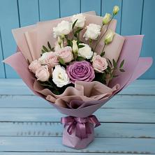 Букет цветов из:  Розы и Лизиантусы в Солигаличе