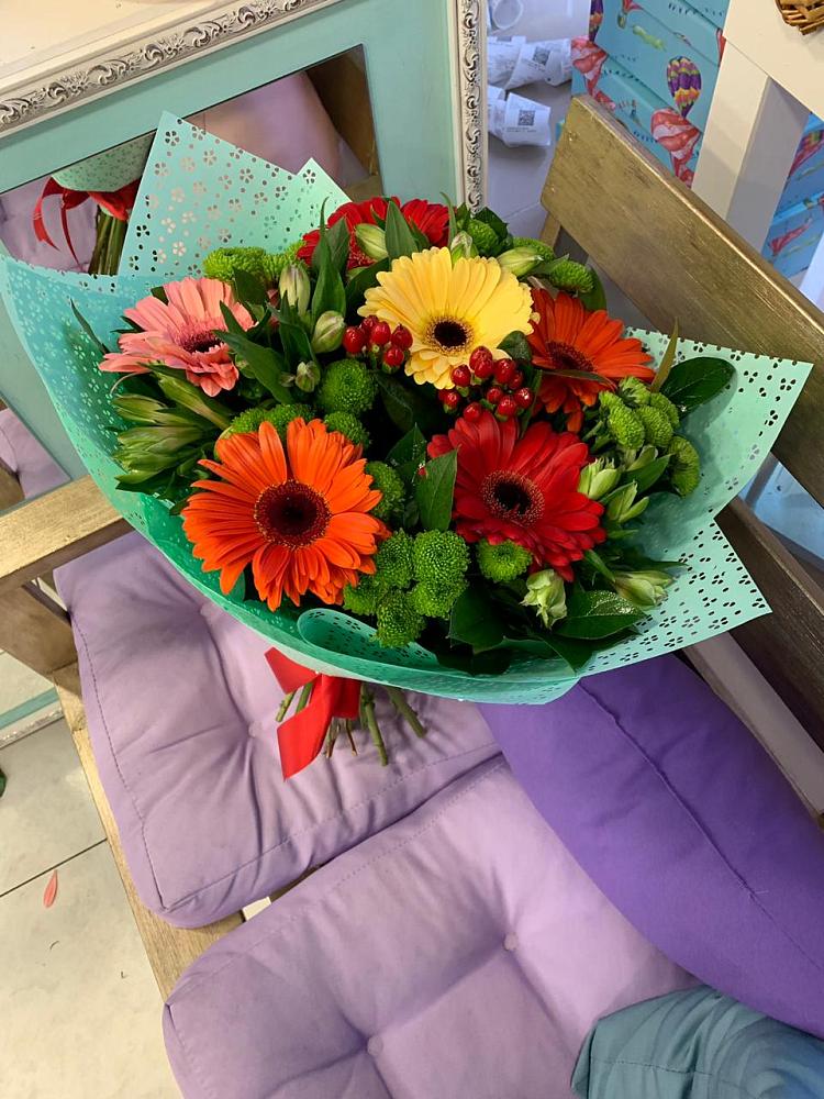 Букет цветов из: Герберы, Хризантемы и Альстромерии в Солигаличе