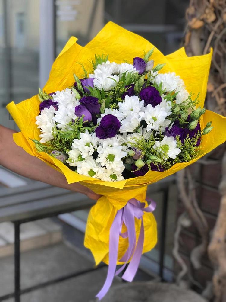 Букет цветов из: Ирисы, Хризантемы и Ромашки в Солигаличе