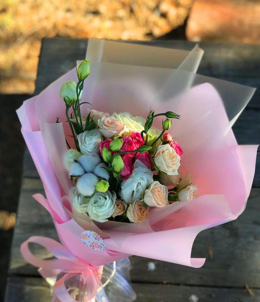 Букет цветов из: Розы и Лизиантусы в Солигаличе