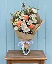 Букет цветов из:  Альстромерии, Лизиантусы, Розы и Хризантемы #REPLACE_PRED# Солигаличе