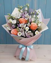 Букет цветов из:  Лизиантусы, Розы, Альстромерии и Гипсофила в Солигаличе