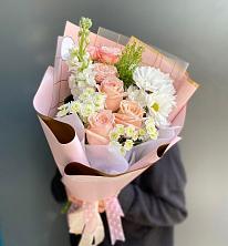 Букет цветов из:  Хризантемы и Розы в Солигаличе