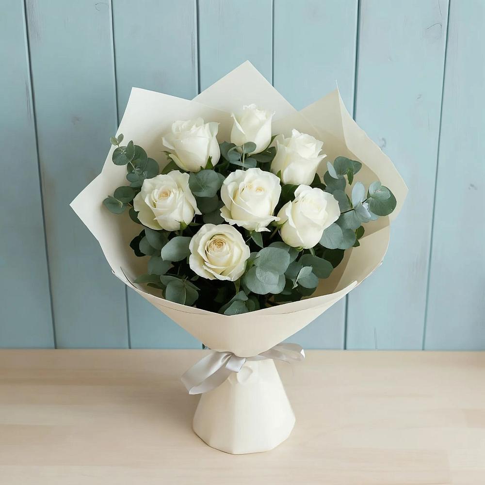 Букет Белые розы в Эвкалипте в Солигаличе