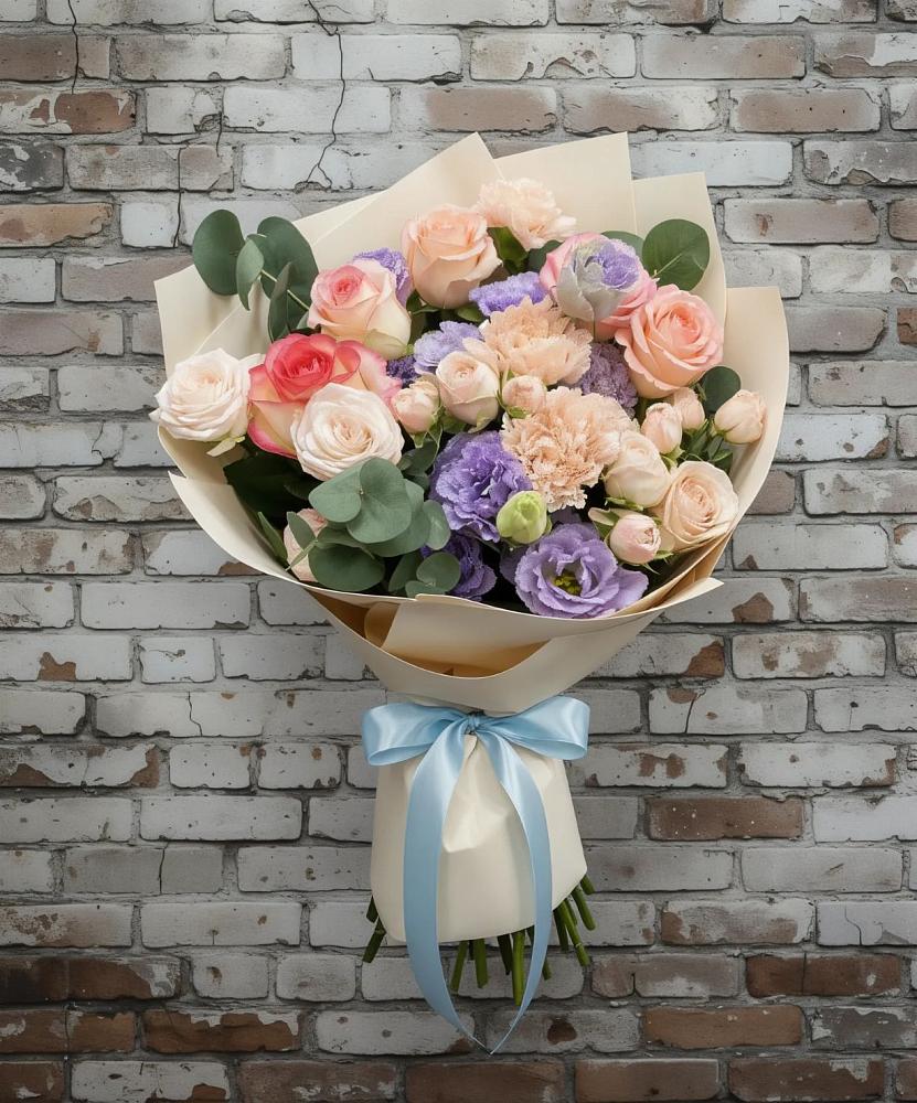 Букет цветов из: Розы, Лизиантусы и Гвоздики в Солигаличе