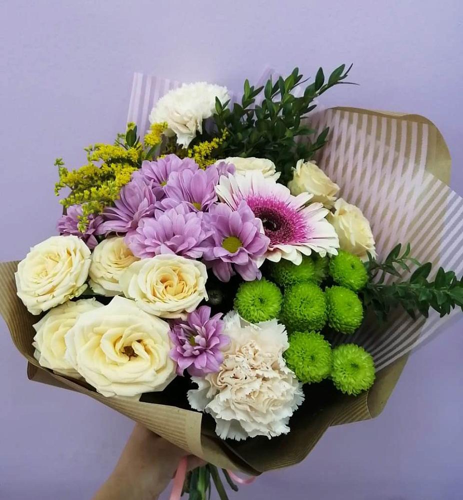 Букет цветов из: Хризантемы, Розы, Гвоздики и Герберы в Солигаличе