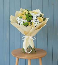 Букет цветов из:  Хризантемы и Розы в Солигаличе