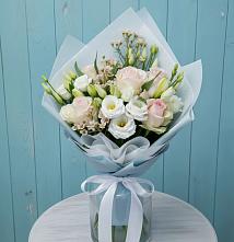 Букет цветов из:  Розы и Лизиантусы в Солигаличе