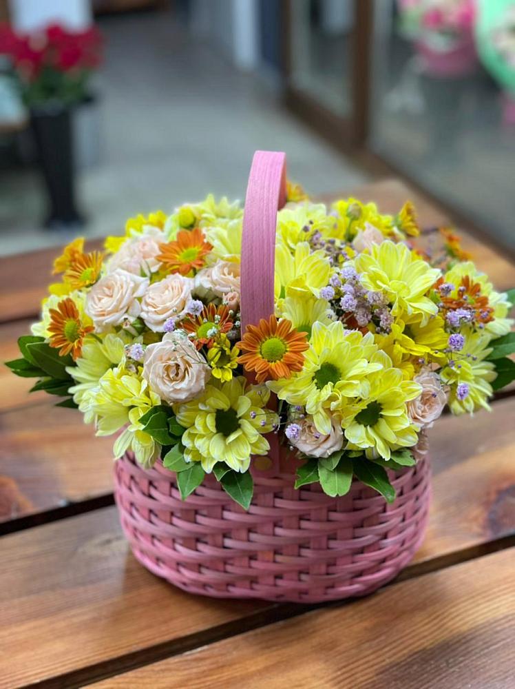 Цветочная композиция из Хризантемы и Розы в корзине в Солигаличе