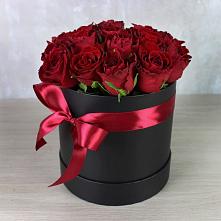 Цветочная композиция из Розы в шляпной коробке #REPLACE_PRED# Солигаличе