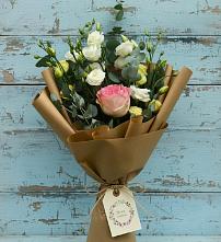 Букет цветов из:  Розы и Лизиантусы в Солигаличе