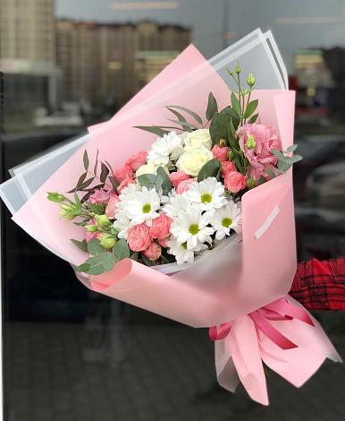 Букет цветов из: Розы, Лизиантусы и Хризантемы в Солигаличе