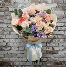 Букет цветов из:  Розы, Лизиантусы и Гвоздики в Солигаличе
