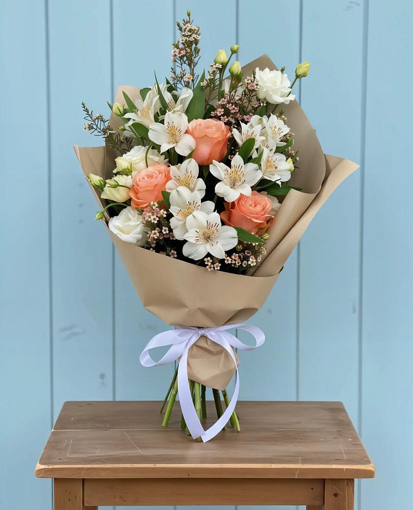 Букет цветов из: Альстромерии, Лизиантусы, Розы и Хризантемы в Солигаличе