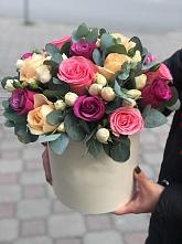 Цветочная композиция из Розы в шляпной коробке в Солигаличе