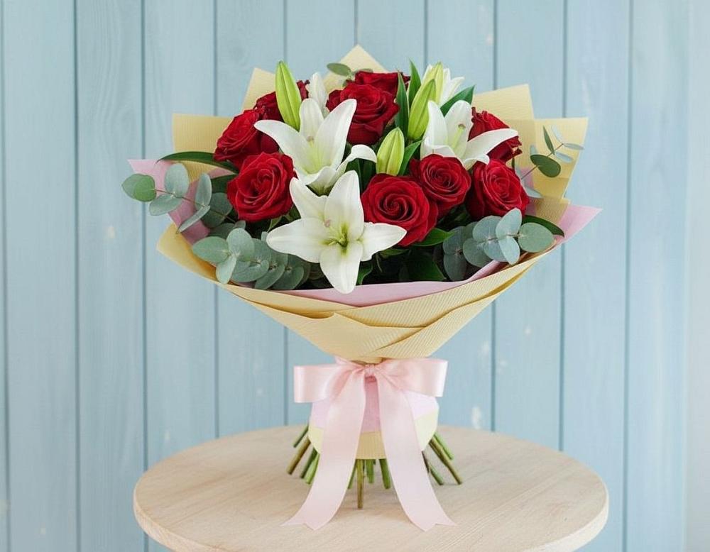 Букет цветов из: Лилии и Розы в Солигаличе